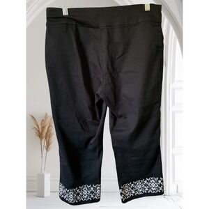 Croft & Barrow Effortless Stretch Capri Pants Black Embroidered Hem Women Size 8